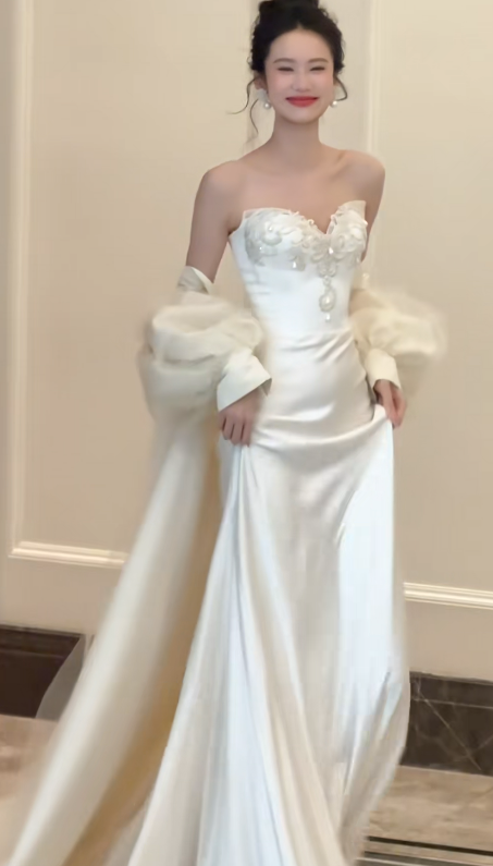 Elegant Sweetheart Neck Sheath Trail Wedding Dresses Sleeveless Satin White Bridal Gowns DP3346