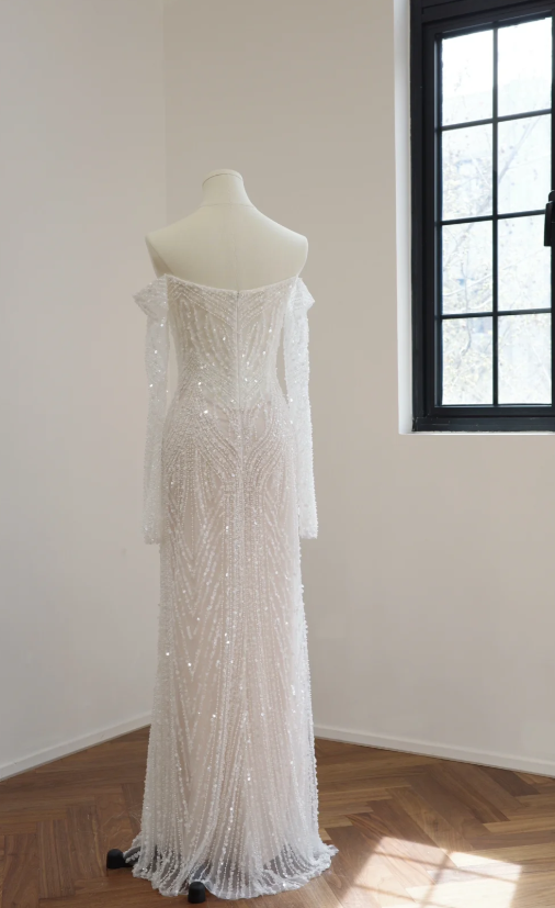 Timeless Off-the-shoulder Sheath Wedding Dresses Tulle Sequined White Bridal Gowns DP3349