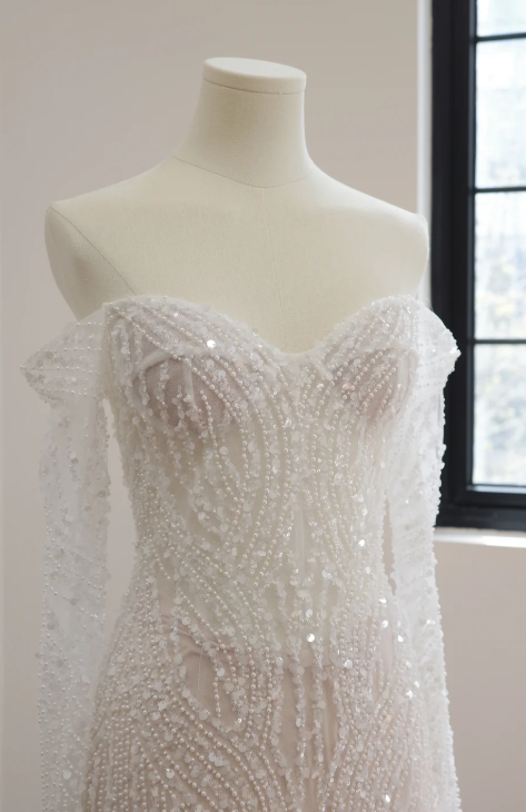 Timeless Off-the-shoulder Sheath Wedding Dresses Tulle Sequined White Bridal Gowns DP3349