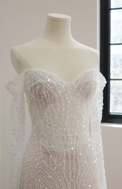 Timeless Off-the-shoulder Sheath Wedding Dresses Tulle Sequined White Bridal Gowns DP3349