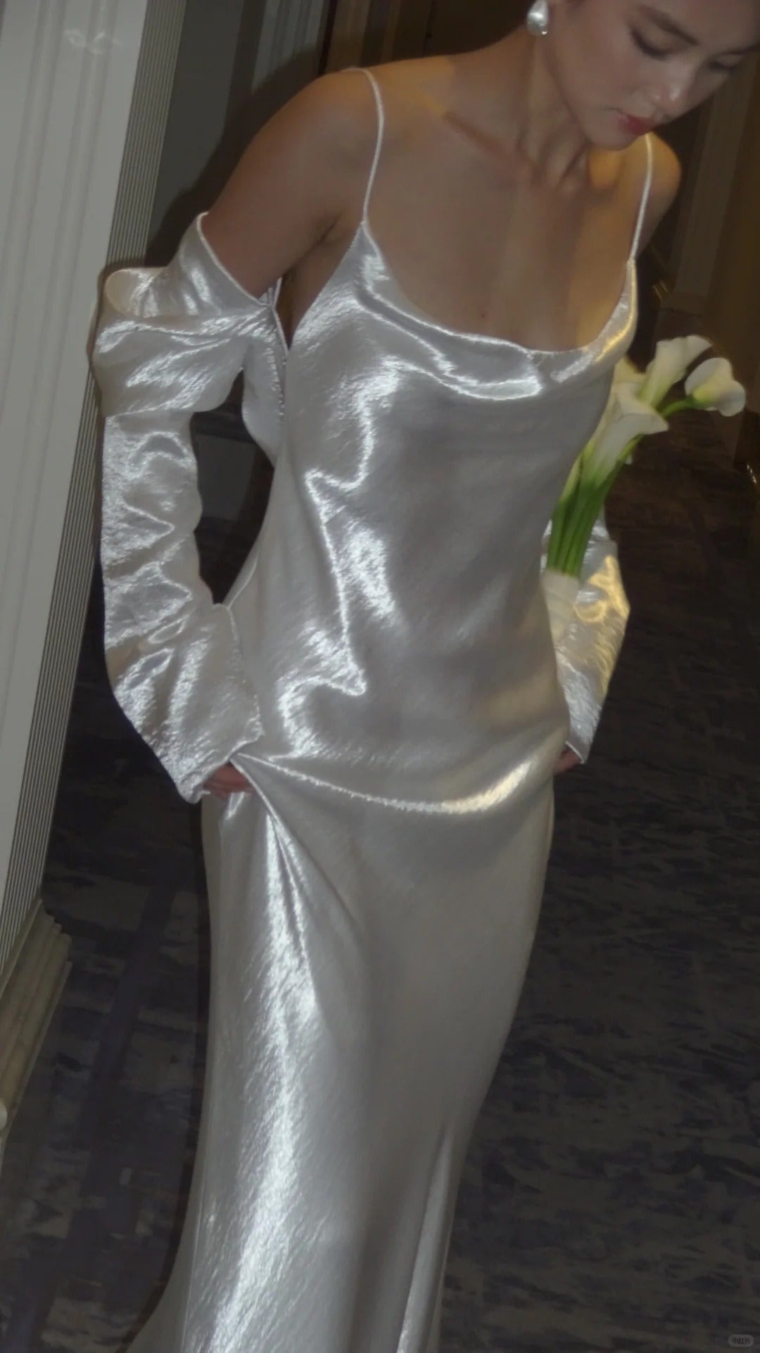 Simple Spaghetti Strap Sheath Wedding Dresses Silk White Backless Bridal Gowns DP3351