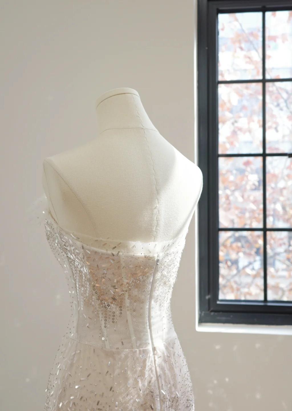 Simple Strapless Sheath Wedding Dresses Sequined Tulle White Bridal Gowns DP3352