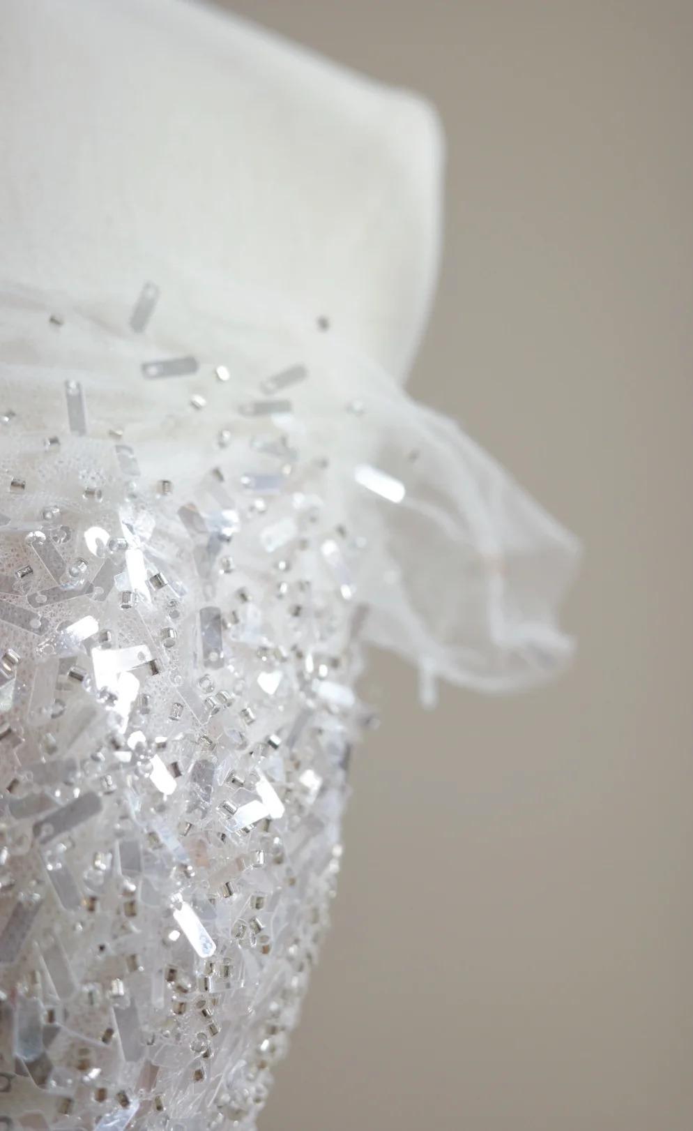 Simple Strapless Sheath Wedding Dresses Sequined Tulle White Bridal Gowns DP3352