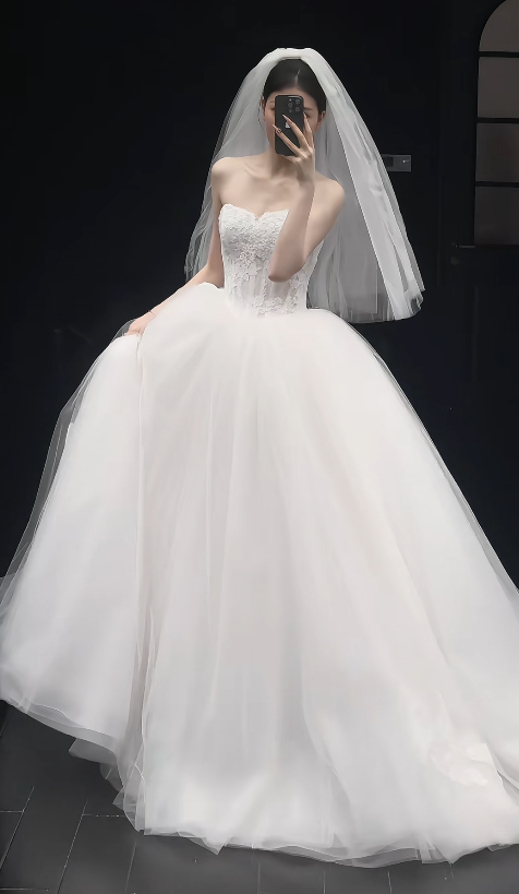 Timeless Strapless Ball Gown Tulle Wedding Dresses Applique White Bridal Gowns Sleeveless Bridal Dresses DP3355