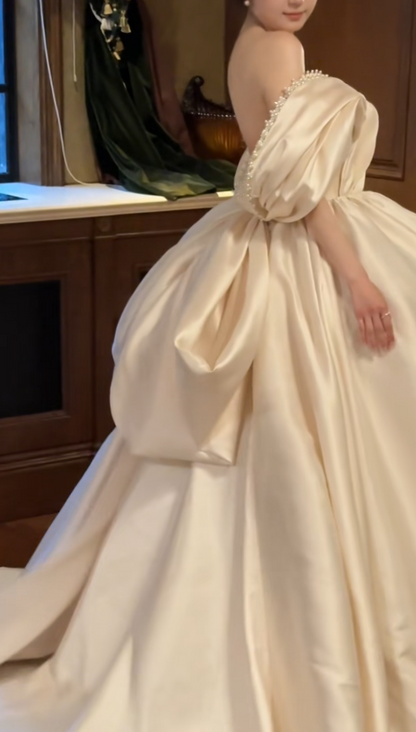 Simple Off-the-shoulder Ball Gown Satin Wedding Dresses Champagne Bridal Gowns Open-back Bridal Dresses DP3359