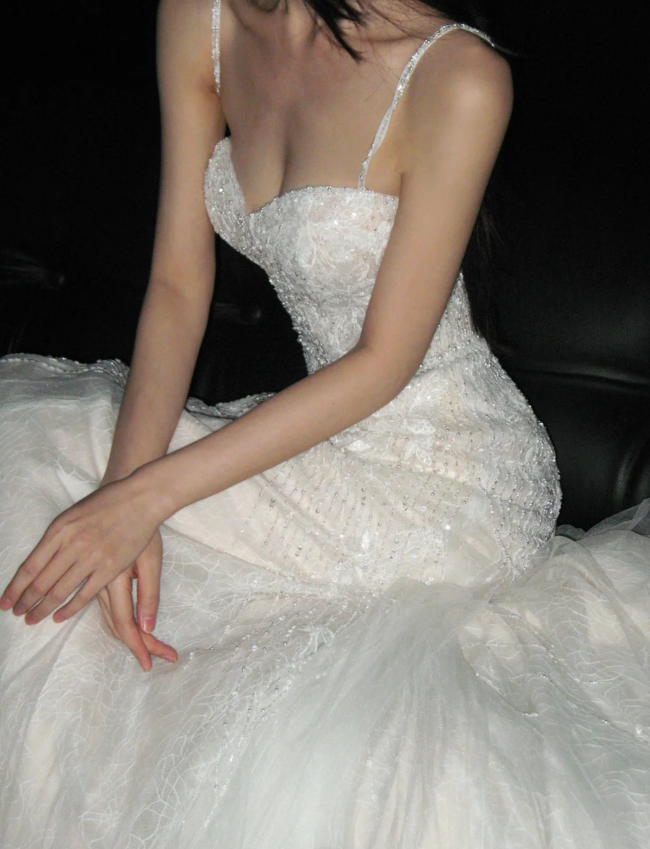 Gorgeous Spaghetti Strap Sheath Long Wedding Dresses Beaded Tulle Bridal Dresses Ivory Sleeveless Bridal Gowns DP3704