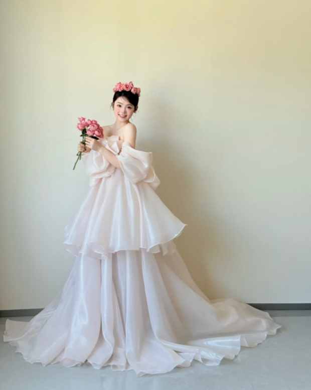 Gorgeous Off-the-shoulder Sheath Long Wedding Dresses Tulle Bridal Dresses Light Pink Short-sleeved Bridal Gowns DP3705