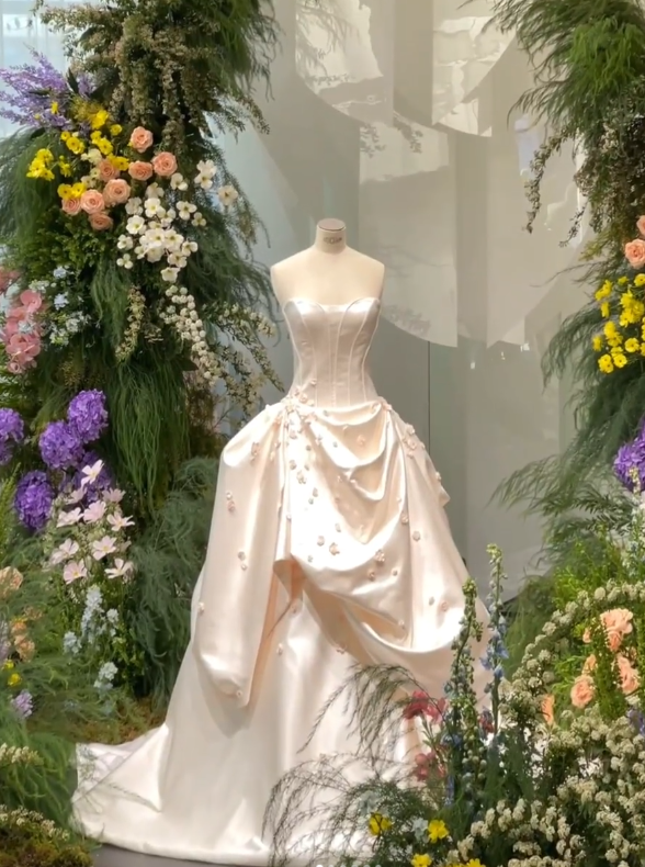 Fairy Strapless Ball Gown Satin Long Wedding Dresses Champagne Bridal Gowns Sleeveless Bridal Dresses DP3737