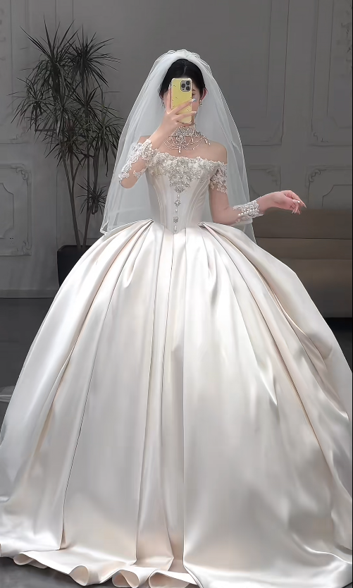 Gorgeous Off-the-shoulder Ball Gown Satin Long Wedding Dresses Beaded Ivory Bridal Gowns Short Sleeve Bridal Dresses DP3741