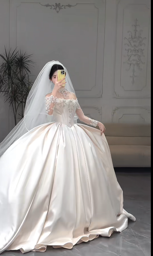 Gorgeous Off-the-shoulder Ball Gown Satin Long Wedding Dresses Beaded Ivory Bridal Gowns Short Sleeve Bridal Dresses DP3741