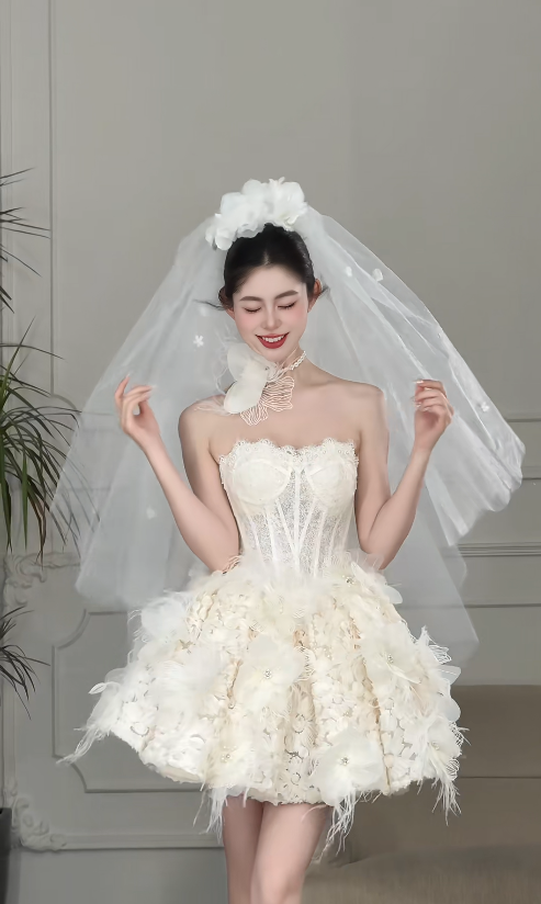 Gorgeous Strapless Ball Gown Lace Long Wedding Dresses Champagne Bridal Gowns Sleeveless Bridal Dresses DP3742