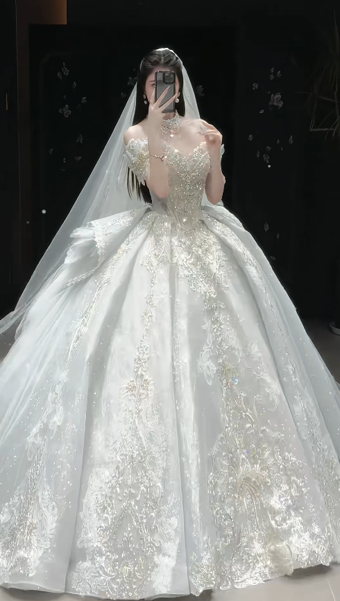 Timeless Off-Shoulder Ball Gown Long Wedding Dresses Rhinestone Tulle White Bridal Gowns Short-Sleeve Bridal Dresses DP3791