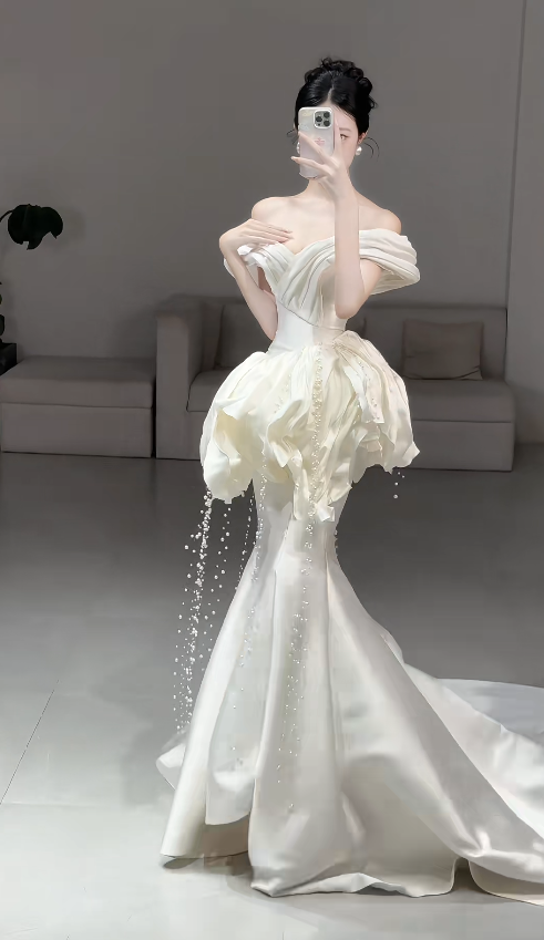 Elegant Off-the-shoulder Mermaid Long Wedding Dresses Satin White Bridal Gowns Sleeveless Bridal Dresses DP3812