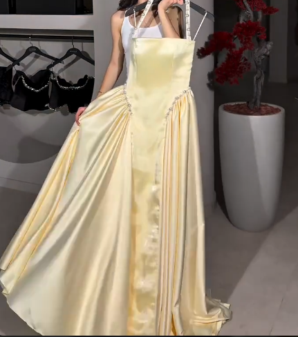 Gorgeous  A-Line Halter Butter Yellow Satin Long Prom Dresses Birthday Party Outfits ED03530