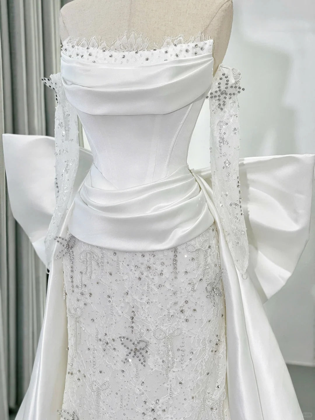 Modest Off-the-shoulder Ball Gown Mermaid Wedding Dress Lace Satin Bridal Dress Elegant White Bridal Gown ED03746