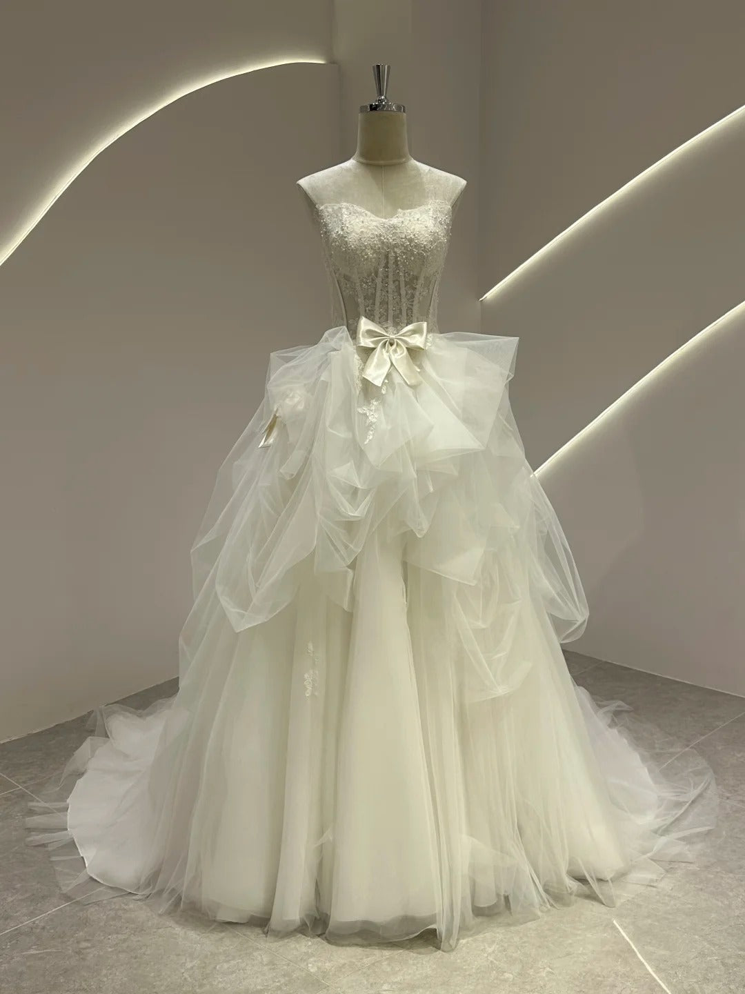 Glam White Strapless Ball Gown Wedding Dress Tulle Applique Bridal Dress  ED03769
