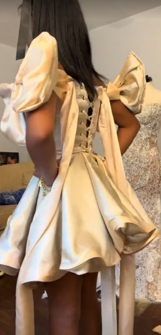 Sexy A-Line Birthday Dresses Satin Sweetheart Neck Short Prom Dresses Off-White Homecoming Dresses ED04666