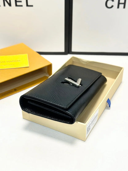 LV Louis Vuitton Classic Leather Purse Size 19x10cm