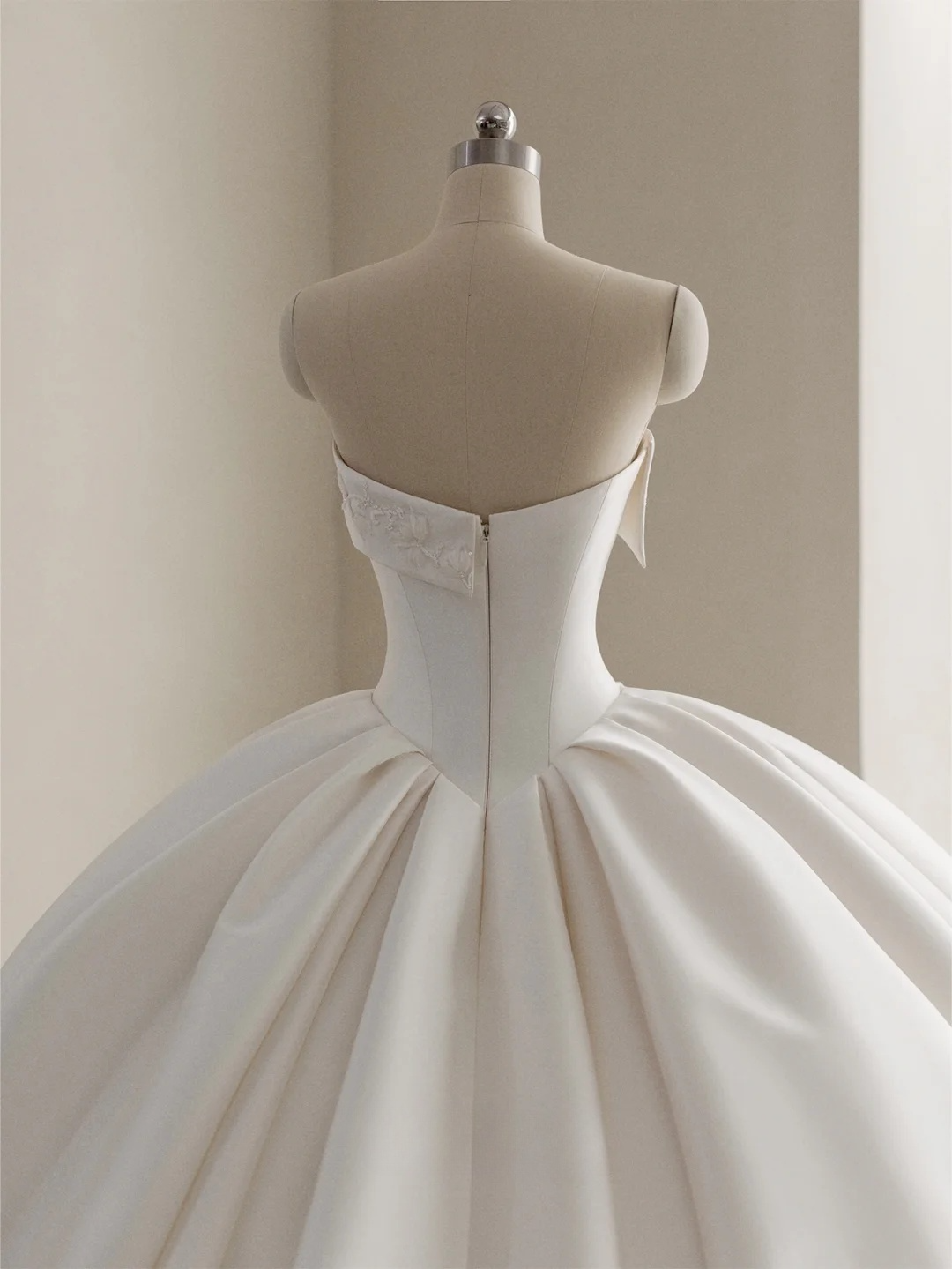 Princess Ball Gown Strapless White Satin Applique Long Wedding Dress GG2942