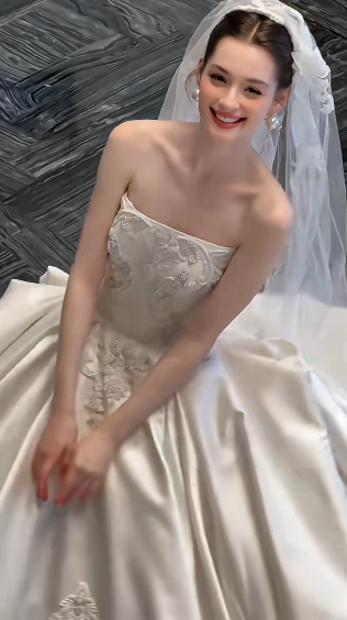 Dreamy Ball Gown White Strapless Satin Applique With Veil Long Wedding Dress GG3026