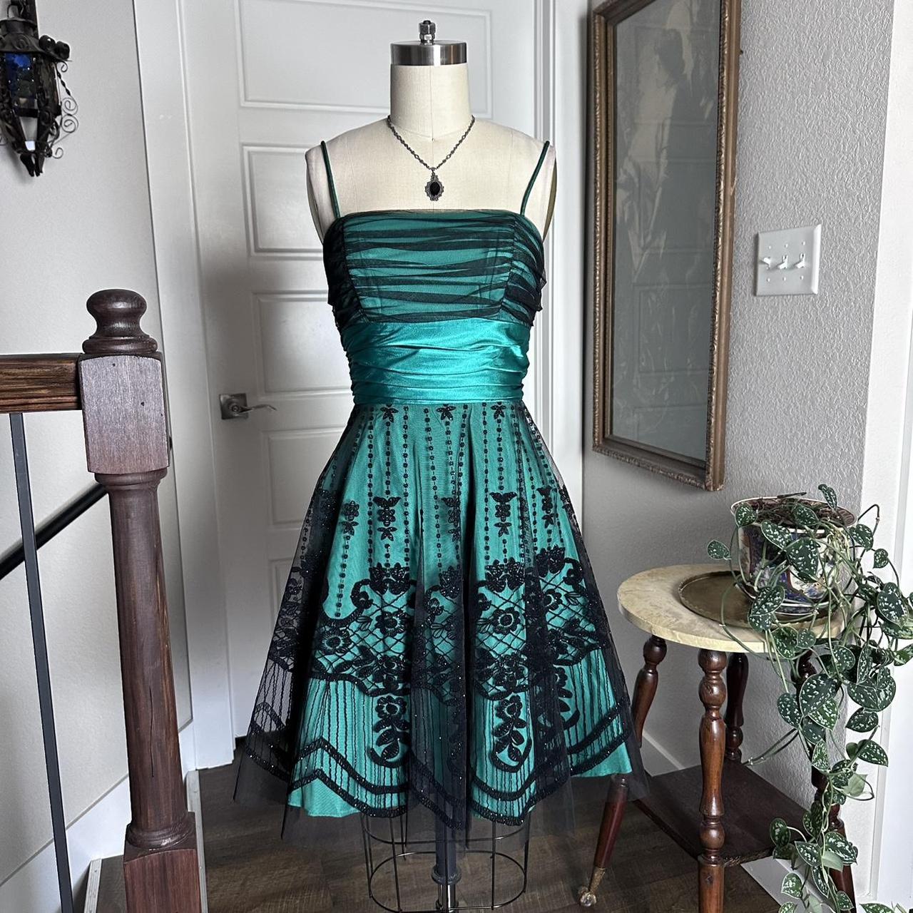 amakanas--Homecoming Dress Green and Black Vintage Prom Dress Velvet Floral Print gh5500