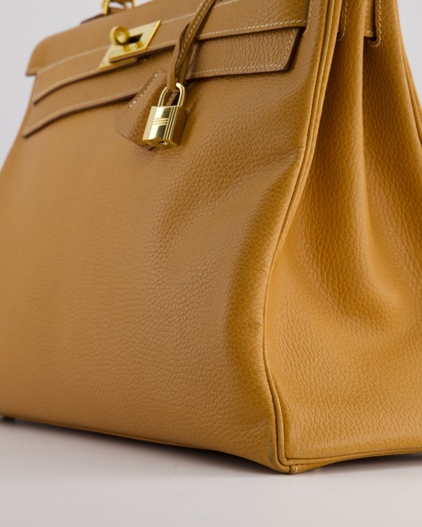 Hermès Kelly Bag 40cm in Vache Liege Grainee Leather with Gold Hardware