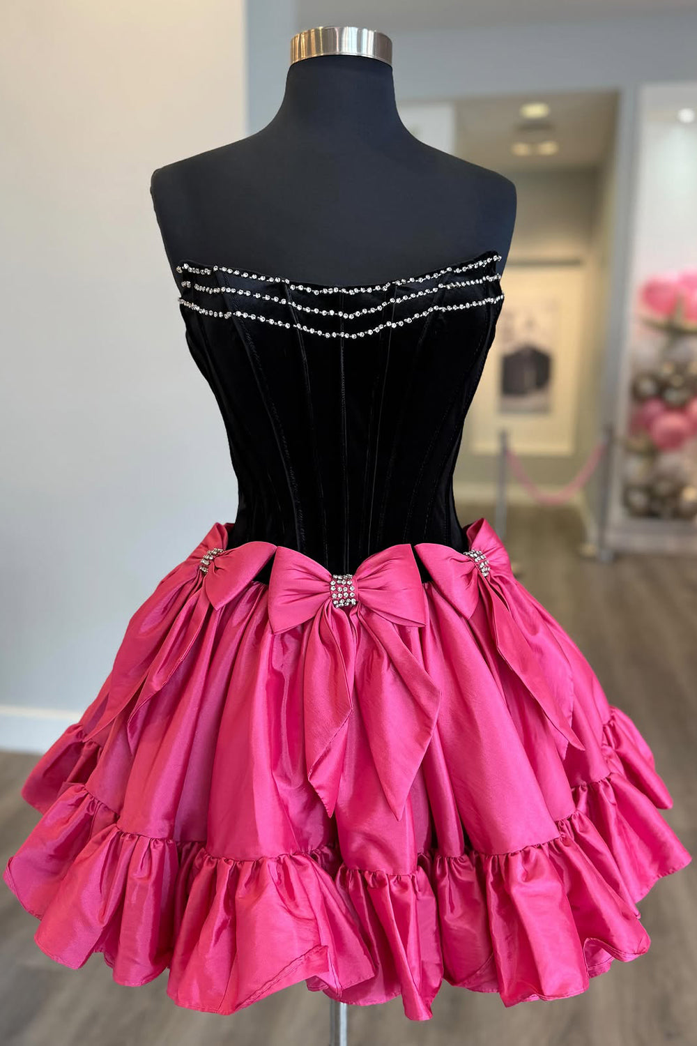 Pretty A-Line Strapless Short Satin Homecoming Dress with Bowknots