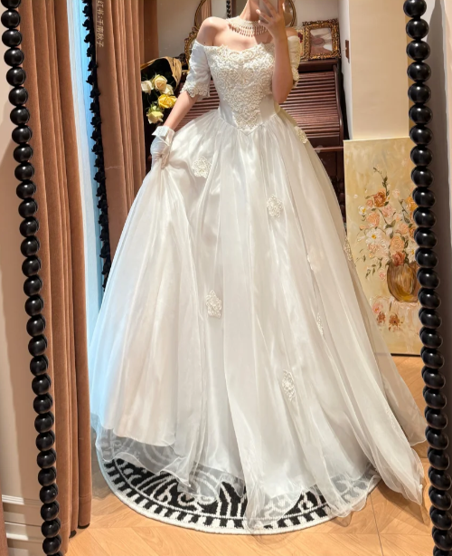 Vintage White Off-Shoulder Lace Applique Half Sleeves & Tulle Wedding Dress TP5324