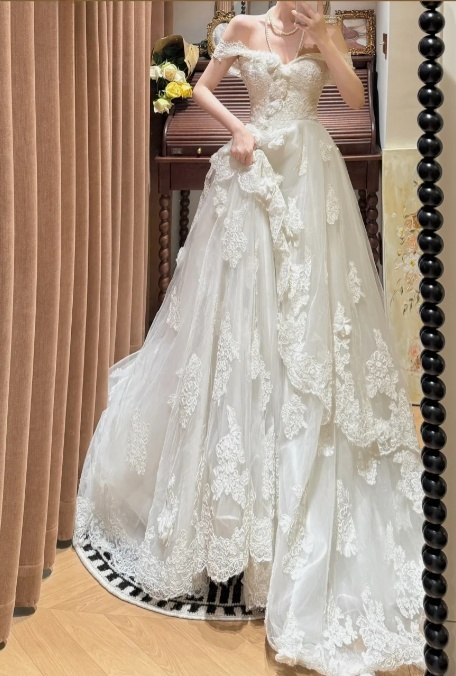 Vintage-Inspired 3D Floral Lace Off-Shoulder Tulle Intricate Embroidery Wedding Dress TP5331