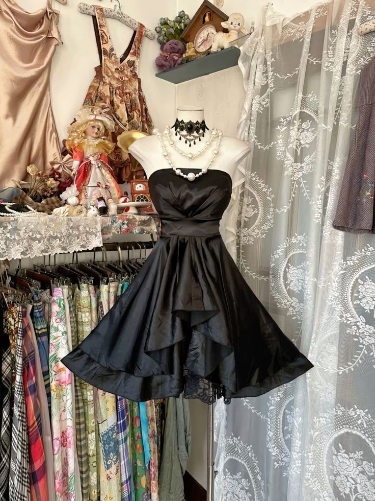 Vintage-Inspired Black Satin Strapless Cocktail Dress Elegant Retro Party Essential Homecoming Dresses TP2379