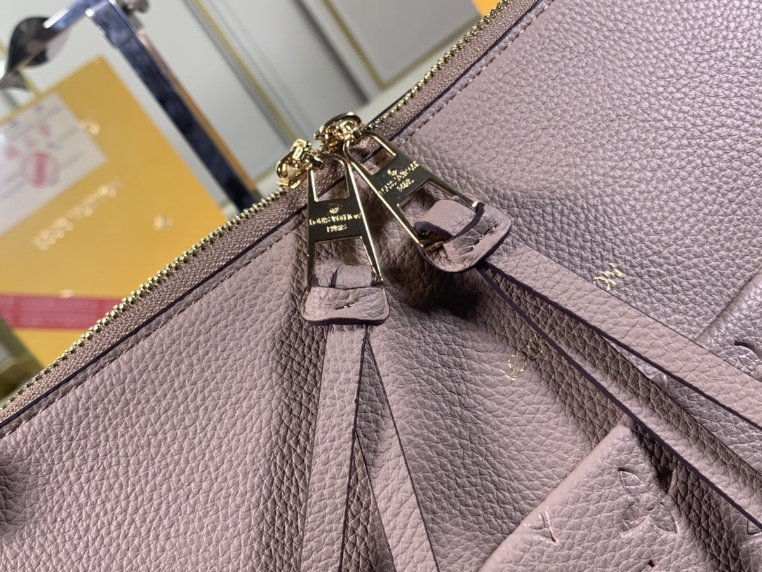 Louis Vuitton Maida Hobo