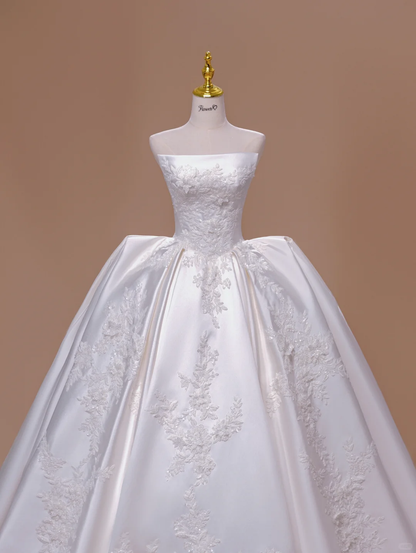 Fairy Tale Wedding Dress Princesses Ball Gowns Strapless Sleeveless White Satin Lace Wedding Dresses Bridal Gowns DH2804