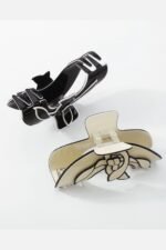 Magnolia Flower Contrast Line Art Hair Claw - Image 3